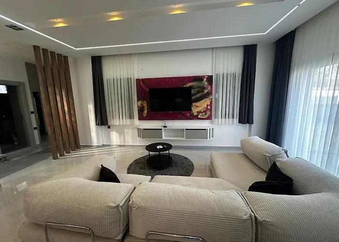 Pinewood Villa *